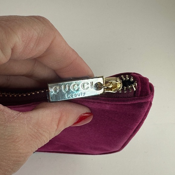 Gucci 2fer Gucci Notebook & Gucci Beauty Velvet Zip Top Pouch NWOT Bundle - Picture 5 of 10